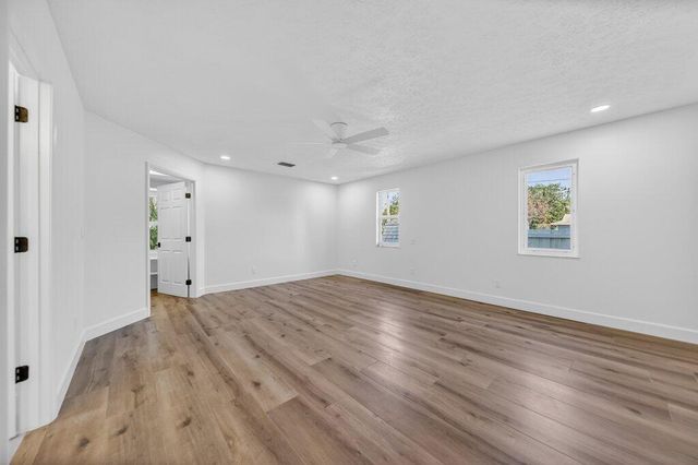 2366 SE Country Club Lane, Stuart, FL 34996