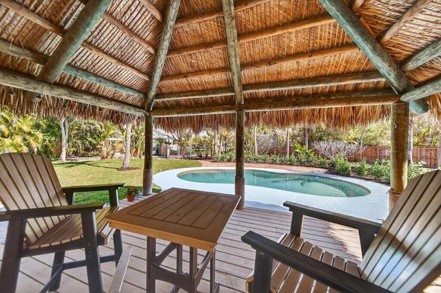 2366 SE Country Club Lane, Stuart, FL 34996