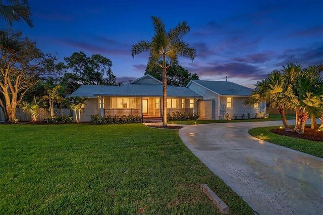 2366 SE Country Club Lane, Stuart, FL 34996