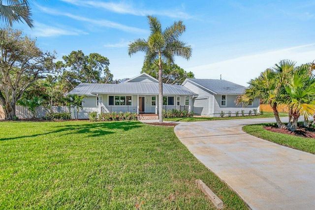 2366 SE Country Club Lane, Stuart, FL 34996