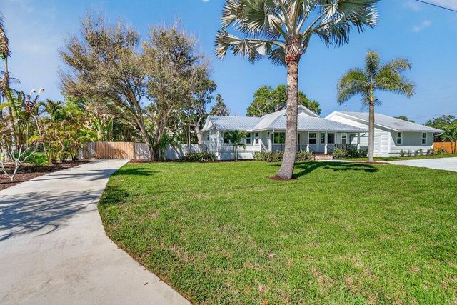 2366 SE Country Club Lane, Stuart, FL 34996