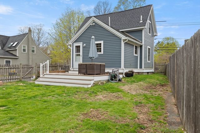 229 Highland St, Hamilton, MA 01982