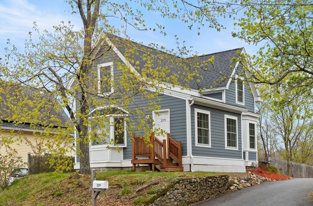 229 Highland St, Hamilton, MA 01982