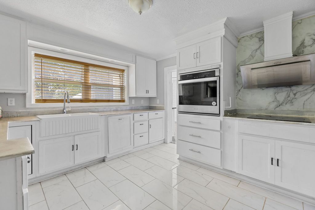 50 County Road 2123, Clarksville, TX 75426