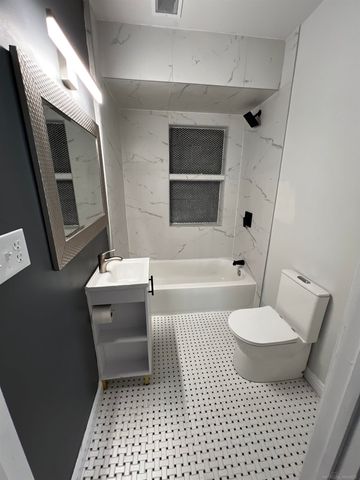 17891 Birmingham St Street, Roseville, MI 48066