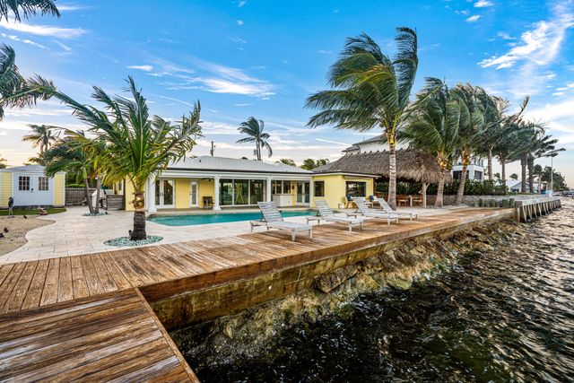 844 East Drive, Boynton Beach, FL 33435