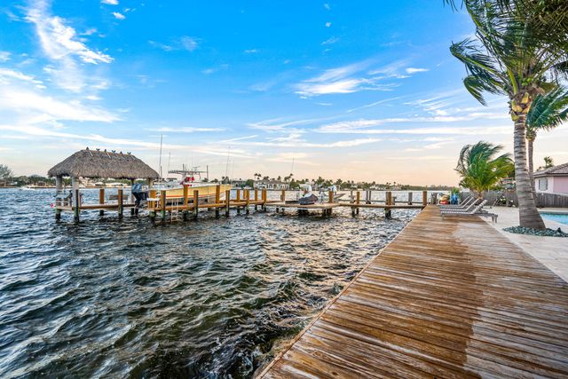 844 East Drive, Boynton Beach, FL 33435