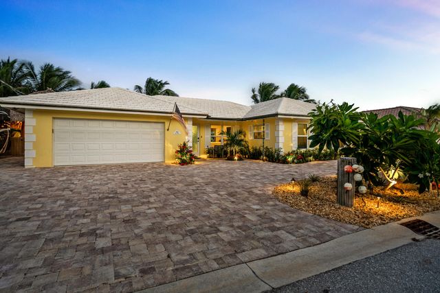 844 East Drive, Boynton Beach, FL 33435