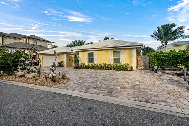 844 East Drive, Boynton Beach, FL 33435
