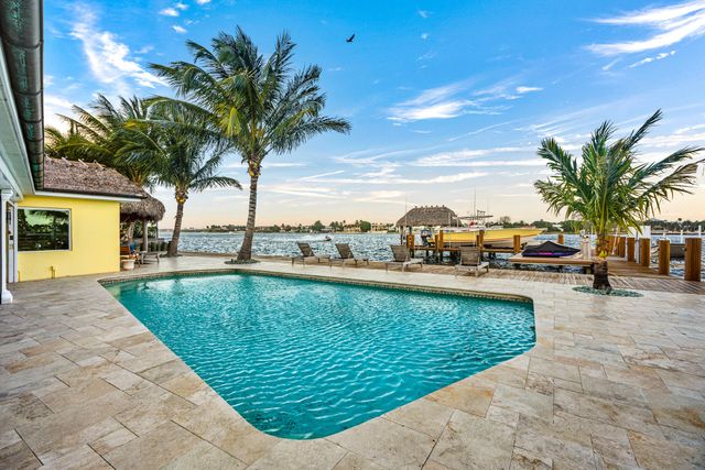 844 East Drive, Boynton Beach, FL 33435