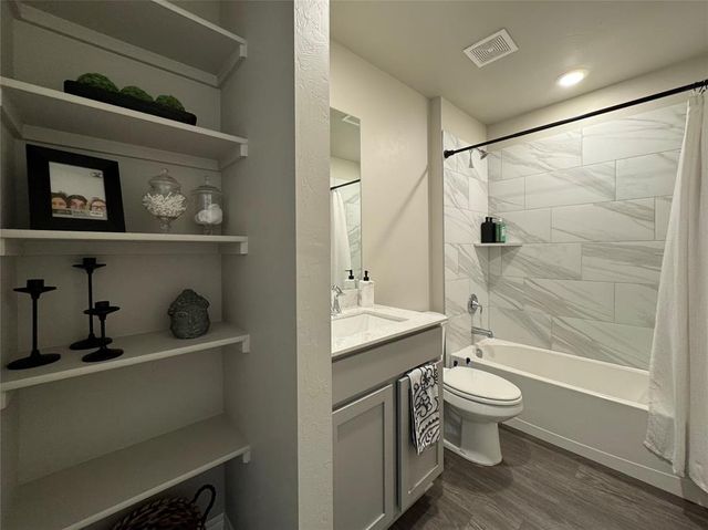 2800 Stormy Street, Yukon, OK 73099