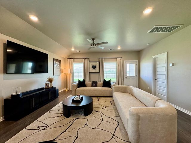 2800 Stormy Street, Yukon, OK 73099