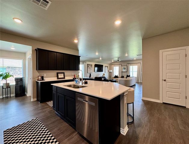 2800 Stormy Street, Yukon, OK 73099