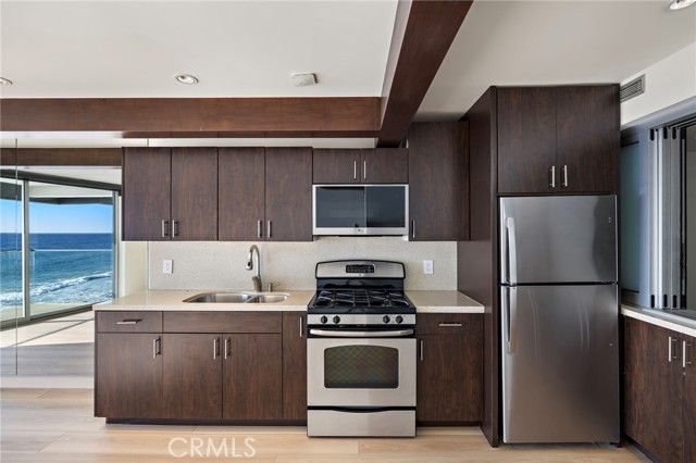 609 Sleepy Hollow Lane 18, Laguna Beach, CA 92651