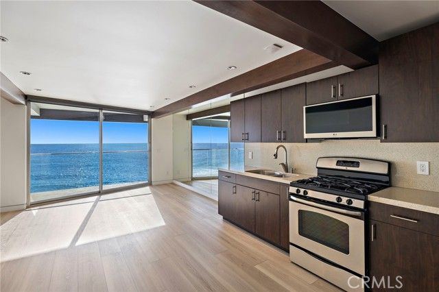 609 Sleepy Hollow Lane 18, Laguna Beach, CA 92651