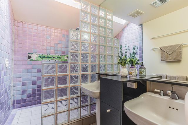 450 Whispering Pines Lane, Grants Pass, OR 97527