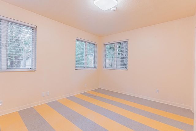 450 Whispering Pines Lane, Grants Pass, OR 97527