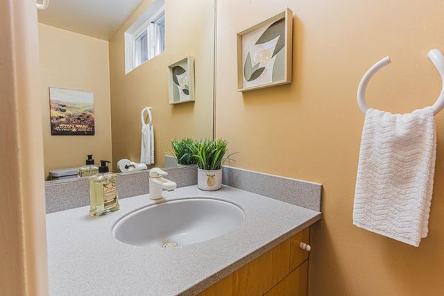 450 Whispering Pines Lane, Grants Pass, OR 97527