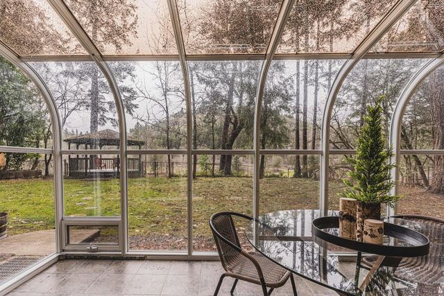 450 Whispering Pines Lane, Grants Pass, OR 97527