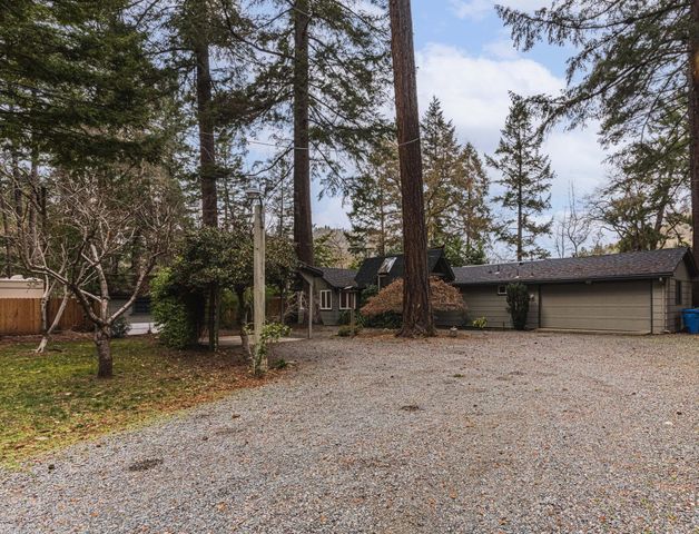 450 Whispering Pines Lane, Grants Pass, OR 97527