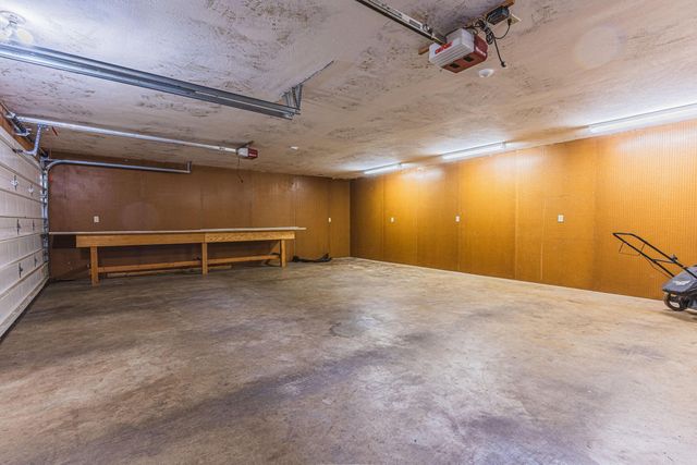 450 Whispering Pines Lane, Grants Pass, OR 97527