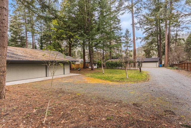 450 Whispering Pines Lane, Grants Pass, OR 97527