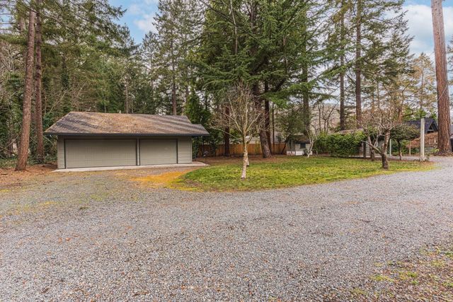 450 Whispering Pines Lane, Grants Pass, OR 97527