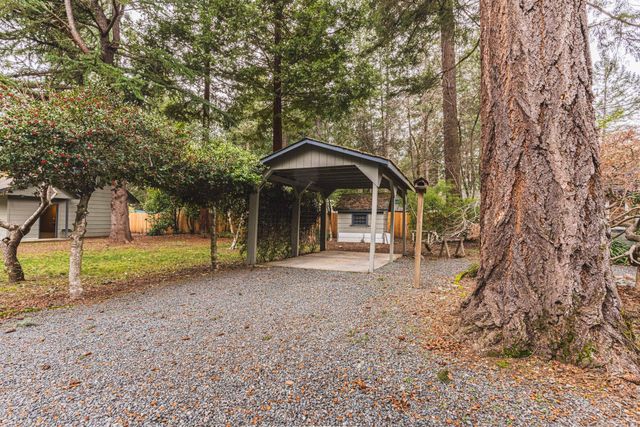 450 Whispering Pines Lane, Grants Pass, OR 97527