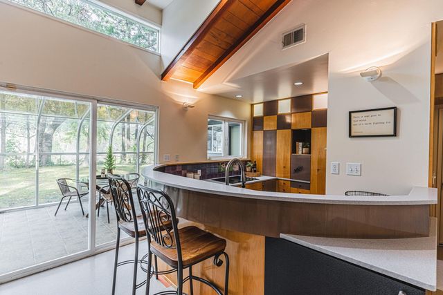 450 Whispering Pines Lane, Grants Pass, OR 97527