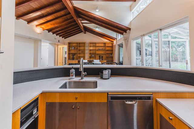 450 Whispering Pines Lane, Grants Pass, OR 97527