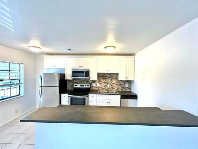 1004 Pine Drive 204, Pompano Beach, FL 33060