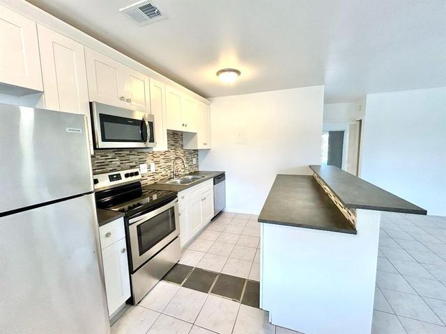 1004 Pine Drive 204, Pompano Beach, FL 33060