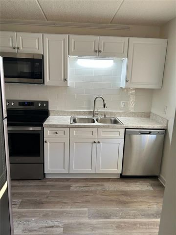 4435 1ST STREET NE 111, St Petersburg, FL 33703