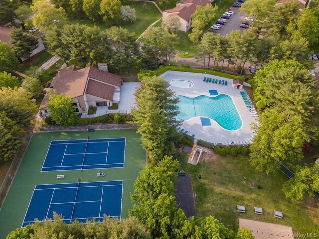 54 Richmond Boulevard 4B, Ronkonkoma, NY 11779
