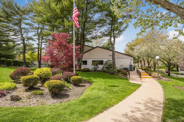 54 Richmond Boulevard 4B, Ronkonkoma, NY 11779