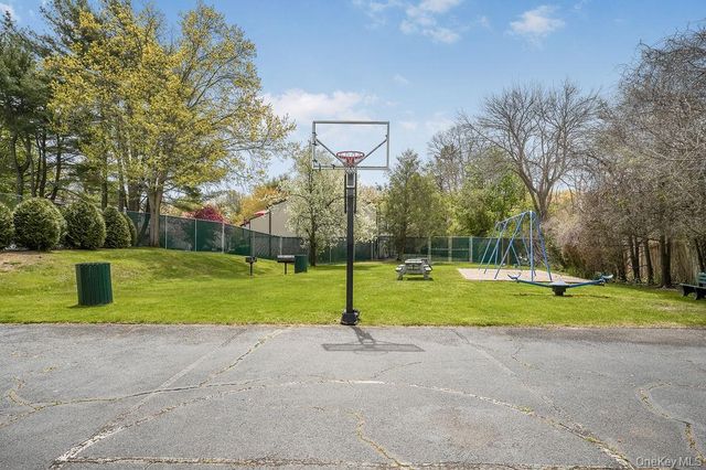 54 Richmond Boulevard 4B, Ronkonkoma, NY 11779