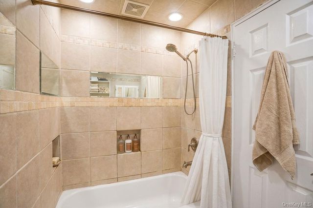 54 Richmond Boulevard 4B, Ronkonkoma, NY 11779