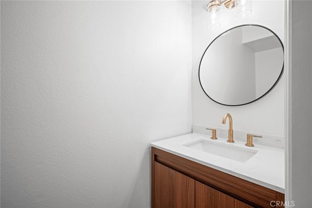 7800 Via Genova, Burbank, CA 91504