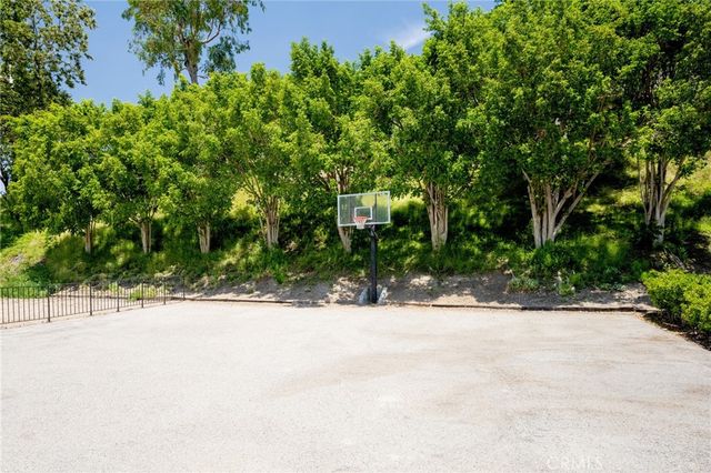 7800 Via Genova, Burbank, CA 91504