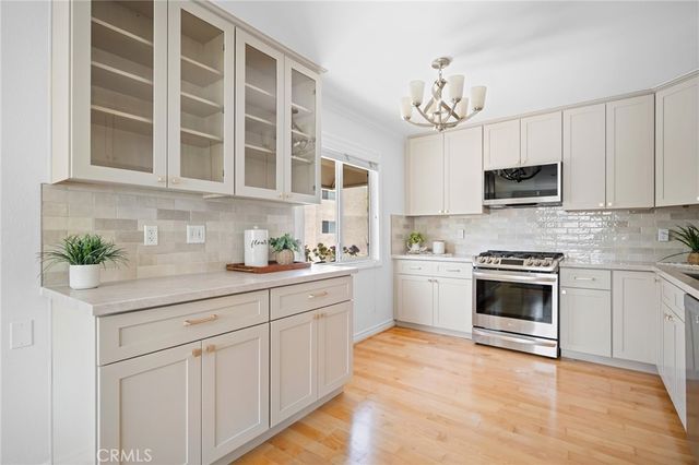 7800 Via Genova, Burbank, CA 91504