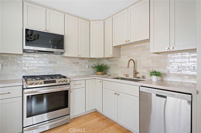 7800 Via Genova, Burbank, CA 91504