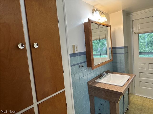 582 Robinette Court, Akron, OH 44310
