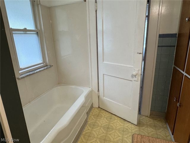 582 Robinette Court, Akron, OH 44310