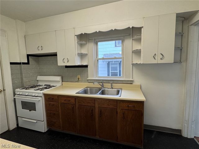 582 Robinette Court, Akron, OH 44310