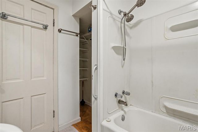 634 Warrenton Drive, St Louis, MO 63122