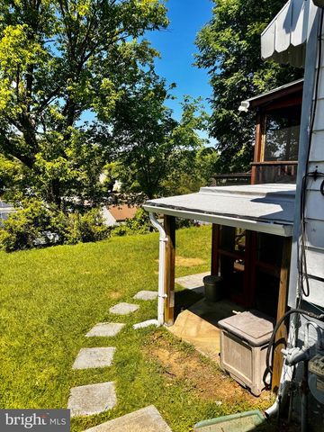 7302 POWHATAN ST, Lanham, MD 20706