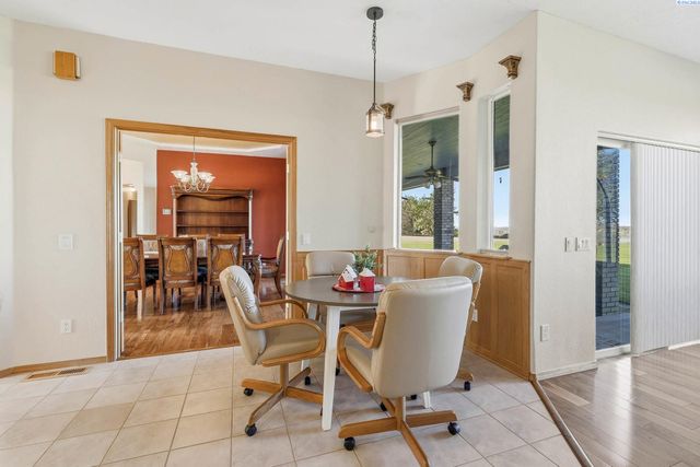 5016 W Yellowstone Ave, Kennewick, WA 99336