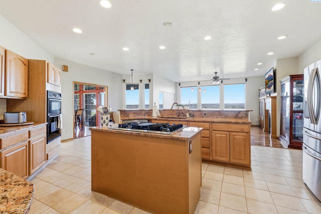 5016 W Yellowstone Ave, Kennewick, WA 99336