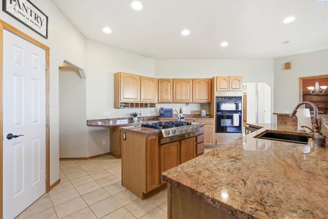 5016 W Yellowstone Ave, Kennewick, WA 99336