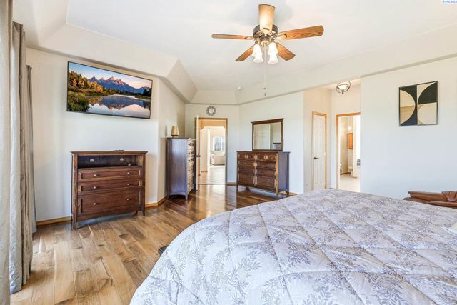 5016 W Yellowstone Ave, Kennewick, WA 99336